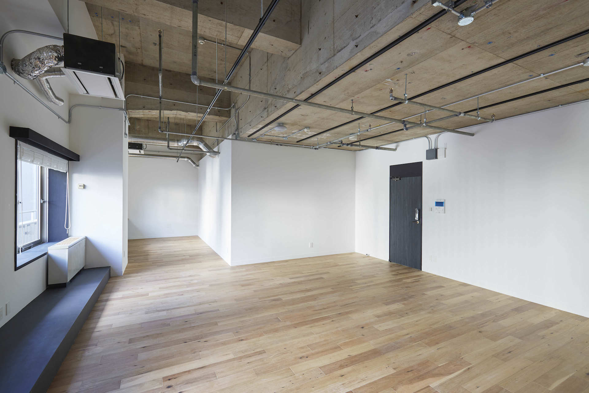 office 407　60.06㎡／18.16坪　床：フローリング、壁：塗装、天井：躯体現し