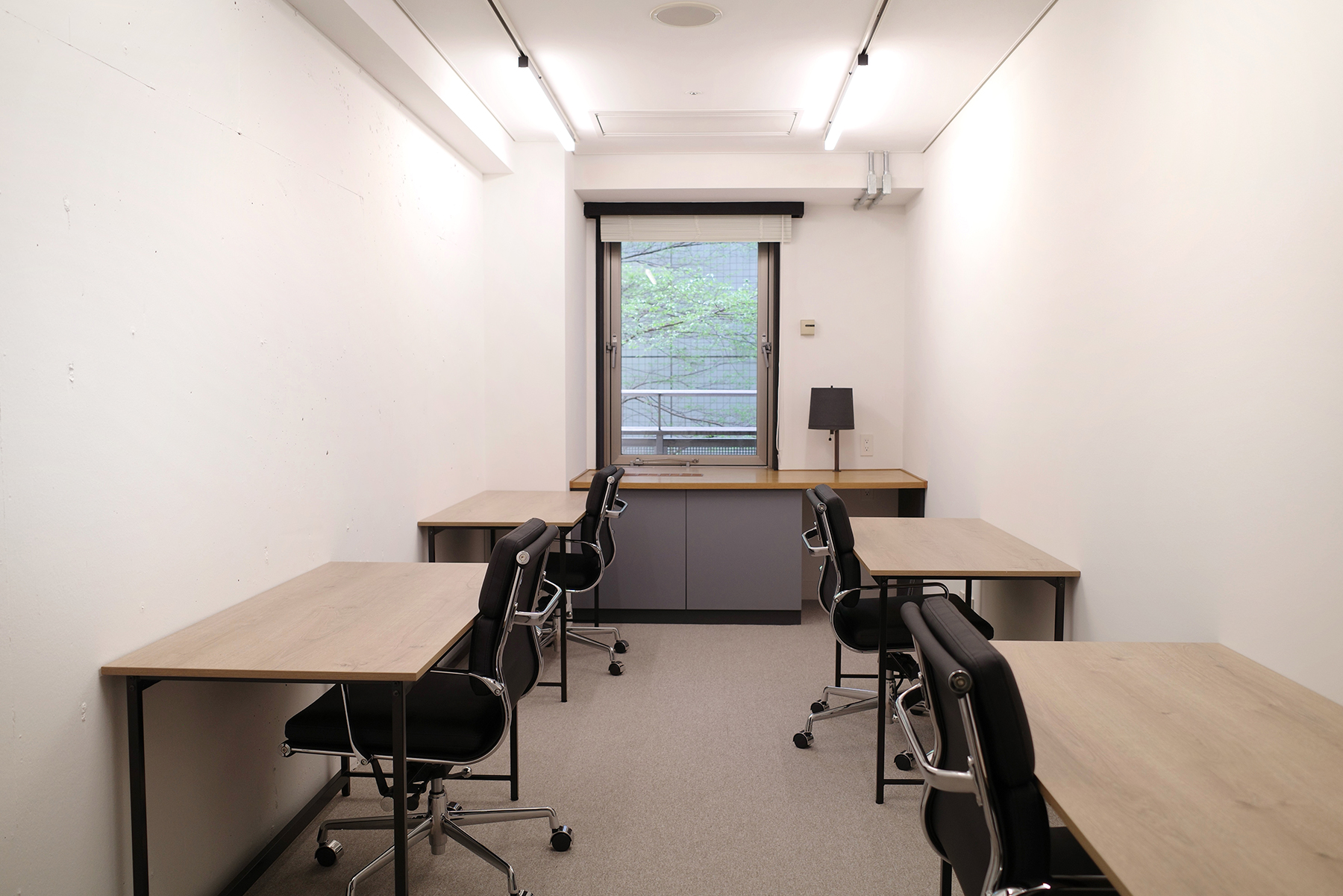 Set up office　14㎡台～16㎡台　床：タイルカーペット　天井：ボード塗装