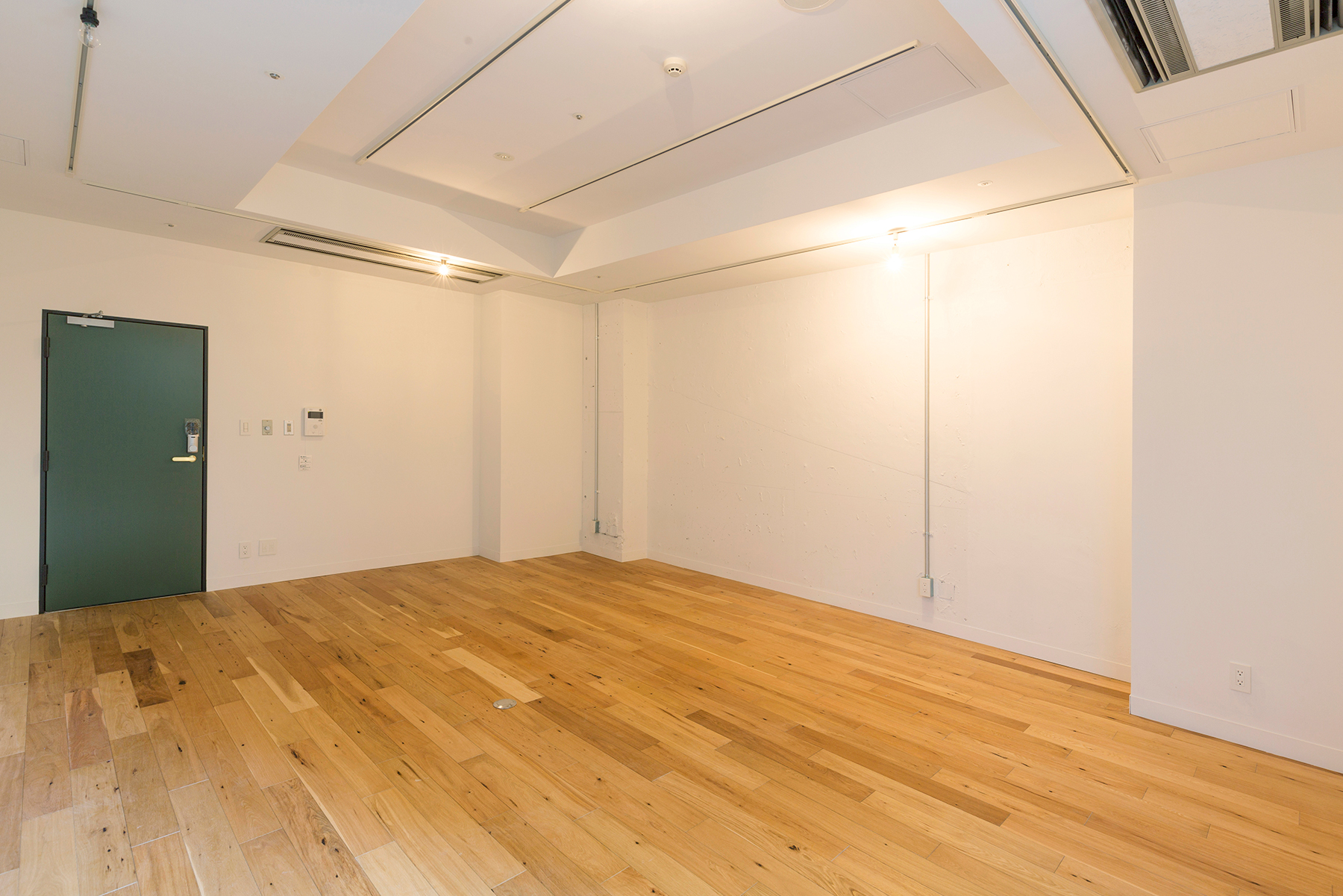 103　office　35.95㎡／10.87坪　床：フローリング　壁：塗装　天井：ボード塗装