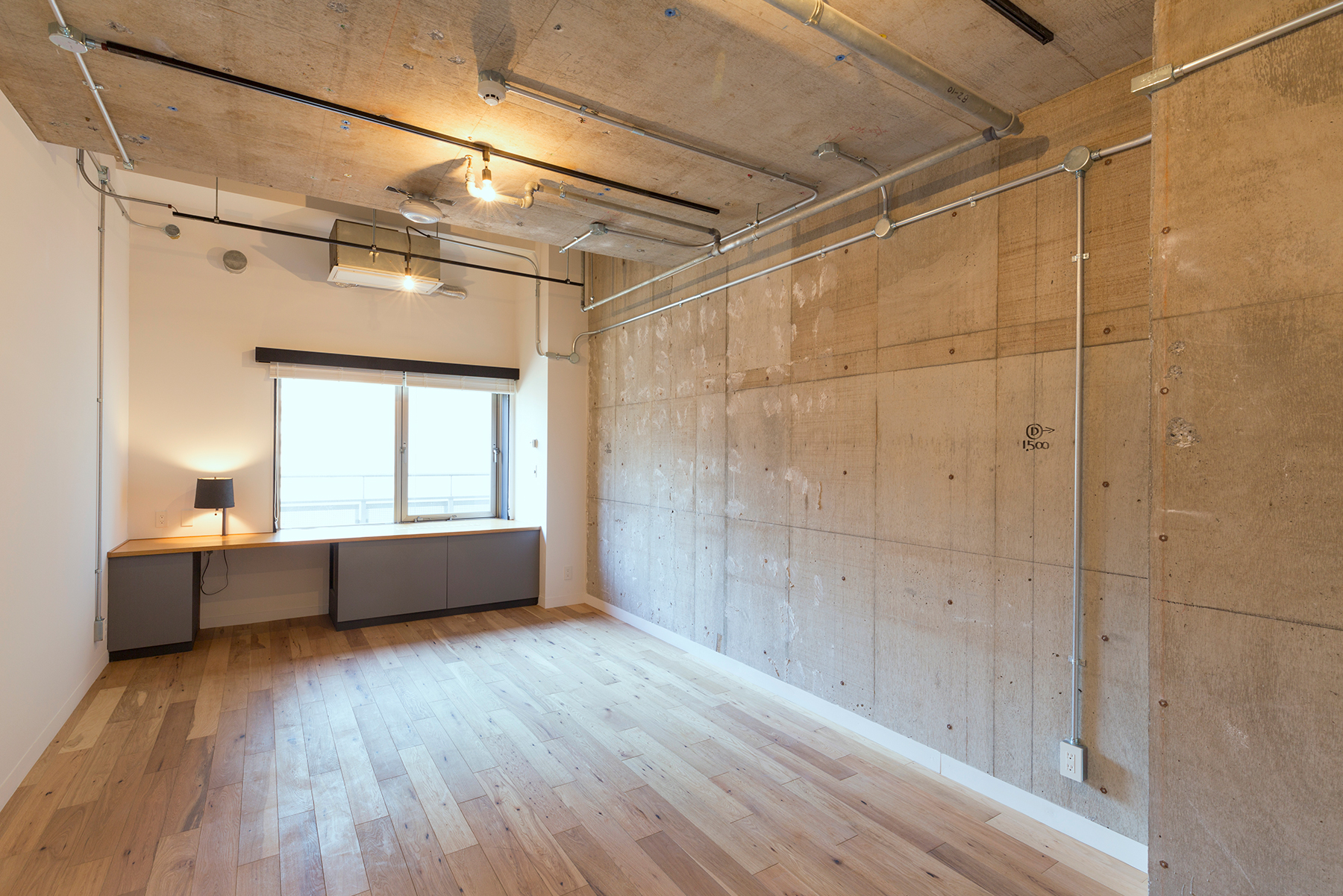 404　office　24.11㎡／7.29坪　床：フローリング　天井：駆体現し